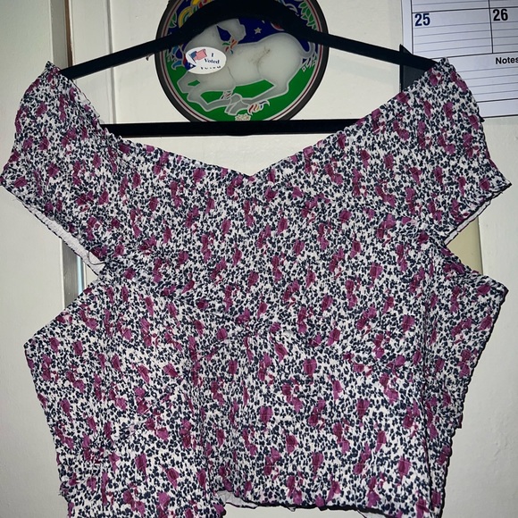‼️NWT‼️Floral Express Crop Top🌸🌸 - Picture 2 of 7